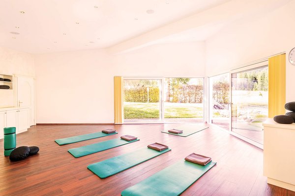 Yoga inella natura nell´hotel alpino a Leutasch Seefeld