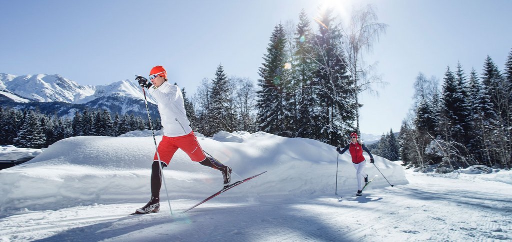 Foto: Langlauf Loipe beim Wellnesshotel für Erwachsene in Leutasch Tirol Österreich für den Last Minute Urlaub mit Hund.