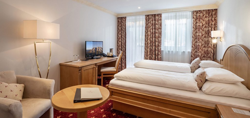 Foto: Zauberhaftes Aktiv Zimmer in Tirol Österreich für Ihren Last Minute Wellnesshotel Urlaub mit Hund im Spa Hotel Leutasch