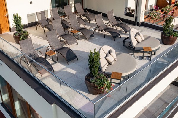 Foto: Adults only Wellnesshotel in Leutasch Tirol Österreich mit Dachterrasse für Ihren Last Minute Hotel Urlaub mit Hund.