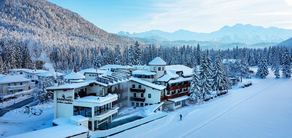 Foto: Langlauf in Leutasch in Tirol Österreich direkt am Adults only Spa Hotel, dem Urlaub für Erwachsene mit Hund.