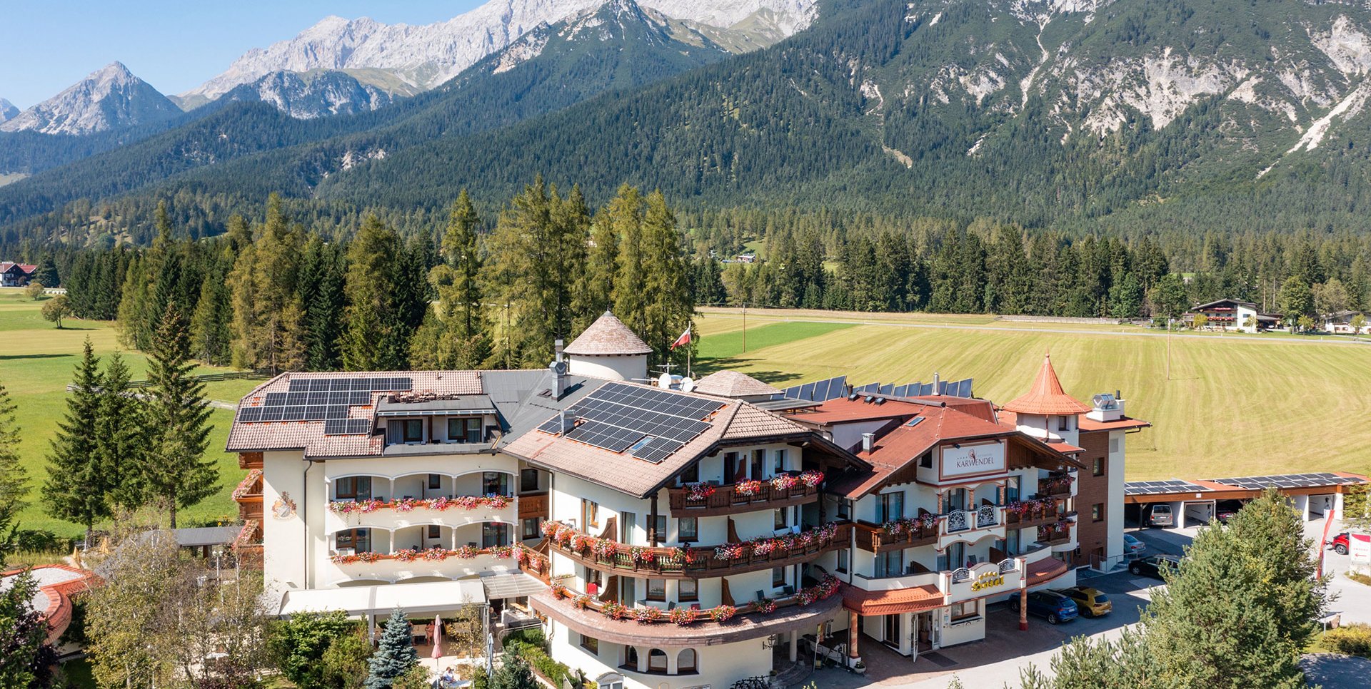 Erwachsenenhotel Alpenhotel Karwendel in Leutasch mit Blick ins Gaistal