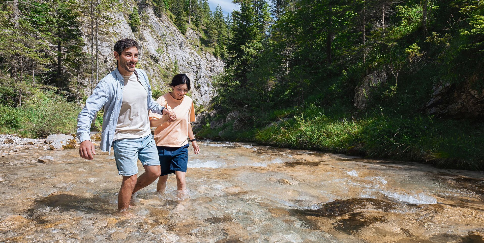 Paar in der Gleirschklamm beim Hotel für Erwachsene in Leutasch Tirol